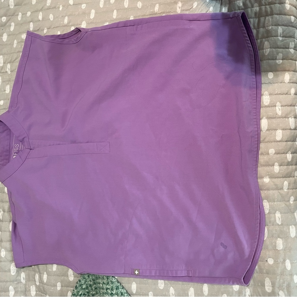 Figs scrub top